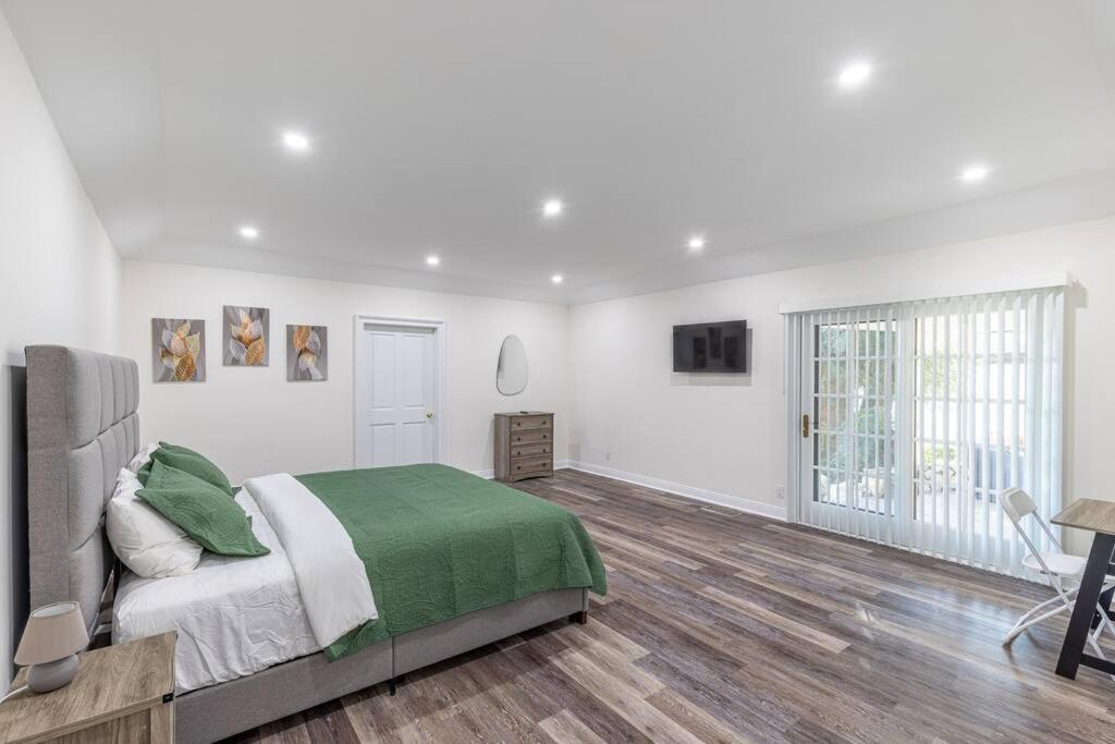 Stunning, Newly Remodeled Bright Los Angeles
